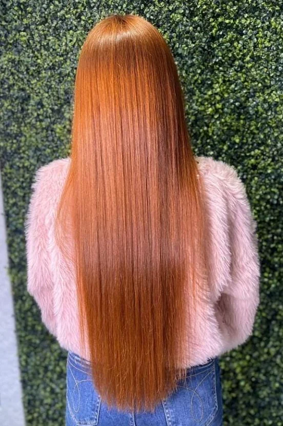Cabelo ruivo liso e longo, trabalho publicado pelo espaço